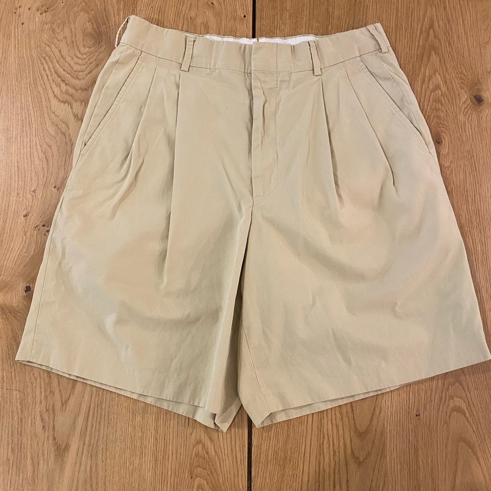 Vintage Paul Stuart Men's Pleated Shorts Beige size 31 (fit size 28) Inseam 7"